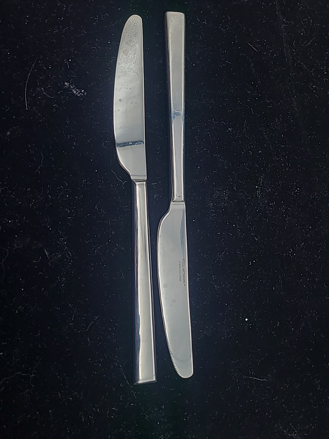 Food Network stainless flatware Chive lot of 2 dinner Knives 9 3/8&quot; - $12.19
