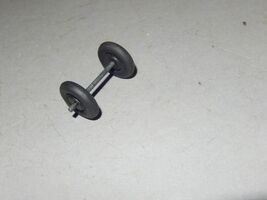 LIONEL PART -ORIGINAL WHEEL SET FOR 6414 AUTOMOBILE -  EXC - SR17 - $3.13