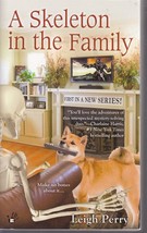 Perry, Leigh - Skeleton In The Family - A Family Skeleton Mystery - £2.40 GBP