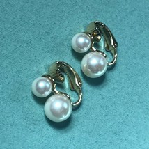 Vintage Avon Signed Small Double Faux White Pearl Goldtone Clip Earrings – marke - £8.94 GBP