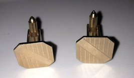 Vintage Gold Tone Pair Of Cuff Links With Striping - $111.77 MXN