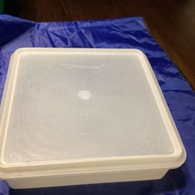 Vintage Tupperware Snack - Stor #514 Square 9 x 9 Storage Container Sheer/Ice - £10.11 GBP