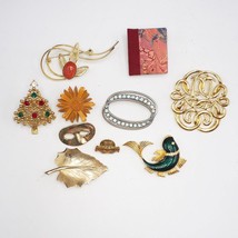 Lot De Costume Bijoux Broche Épinglette Etc. - $53.51