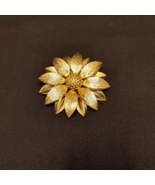 Sarah Coventry Gold Tone Textured Daisy Flower Pin Brooch Designer - $18.69
