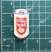 Vtg Old Milwaukee Light Beer Can 2.25in Tall Novelty Pinback Button - £10.57 GBP