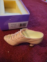 1998 JUST THE RIGHT SHOE PROMENADE PINK 25018 BY RAINE - $12.99