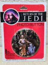 Vtg. 1983 Star Wars Return of The Jedi Photo Button Pin Endor Rebels Group  - $9.89