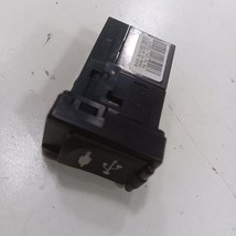 Toyota Corolla USB Plug In Hub Port  2019 2018 2017 - $651.28 MXN