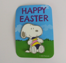 New Peanuts Happy Easter Snoopy Holding Colored Easter Egg Enamel Lapel Hat Pin - £5.05 GBP