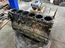 2004 Detroit Diesel Series 14.0L Engine Cylinder Block 23527205 OEM - $1,750.00