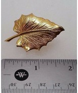 Gold Toned Small Leaf Lapel Pin Button Brooch Nice - $329.95 MXN
