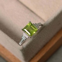 925 Plata de Ley Natural Certificado 3Ct Verde Peridoto Anillo Para Beloved - £58.34 GBP