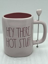 Rae Dunn Valentines Day &quot;Hey There, Hot Stuff&quot; Pink Mug W/Heart Stirrer Unused - £11.19 GBP