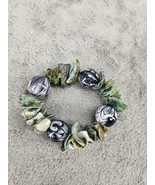 Sea Shell Chunk Bracelet Jewelry  Green Natural Stretchy - £7.57 GBP