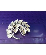 Gold Tone Leaves Brooch Lapel Pin - $6.86 CAD