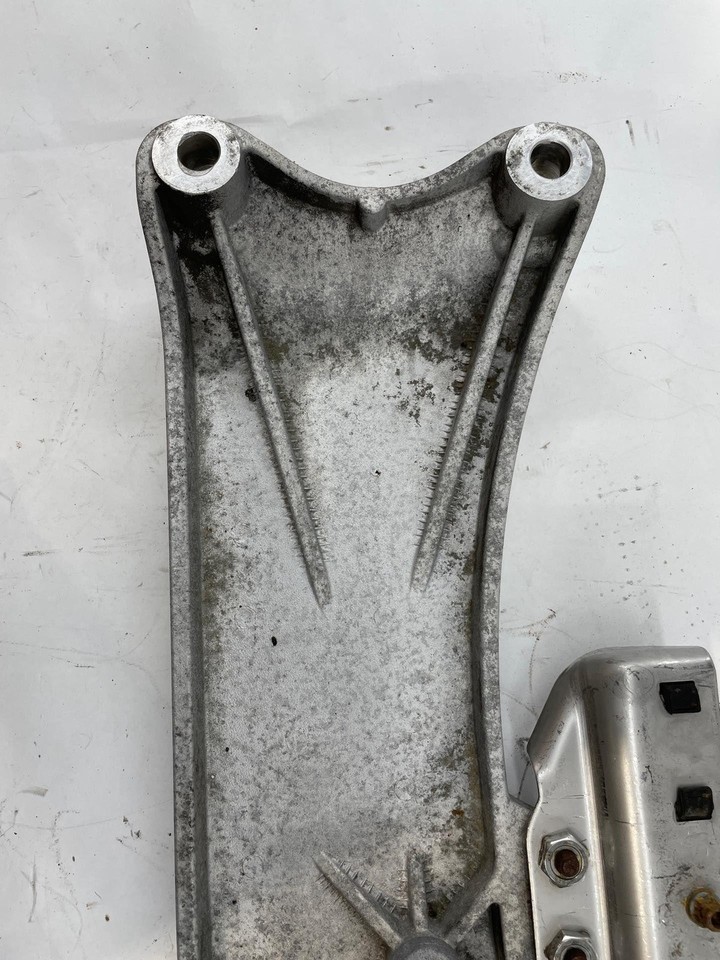 2014-2017 Maserati Quattroporte Transmission Mount Bracket OEM 06700036310 Item image 7