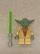 Lego Star Wars Minifigure Yoda w/Green Lightsaber *Pre-Owned/Loose* uu1 - $11.99