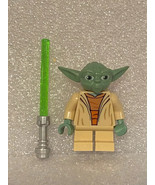 Lego Star Wars Minifigure Yoda w/Green Lightsaber *Pre-Owned/Loose* uu1 - $220.64 MXN