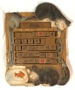Al Pisano Wood Perpetual Calendar Cat, Yarn  And Fishbowl  1995 - £117.31 GBP