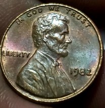 1982  no mint mark LARGE DATE Doubling Free Shipping  - $3.96