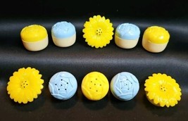 Vintage 1950s Yellow Blue Floral Plastic 1in Salt/Pepper Shakers Sunflow... - $28.51