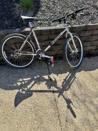 Vintage Mongoose Alta Mountain Bike 4130 CR-MO 26 Inch For Repair - $396.00