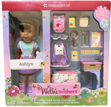 American Girl Ashlyn Wellie Wishers Doll &amp; Garden Classroom 13 Piece Set, Nib - £96.85 GBP