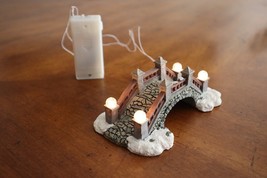 Vintage Santa&#39;s Workbench Christmas Village Stone Bridge w/Lamps 2002 Li... - $12.30