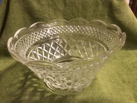 Large sized Glass / Crystal bowl with cut glass patterns - £26.61 GBP