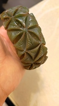 Unique vintage   green leaves bakelite  bangle bracelet - £148.63 GBP