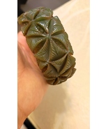 Unique vintage   green leaves bakelite  bangle bracelet - £148.28 GBP