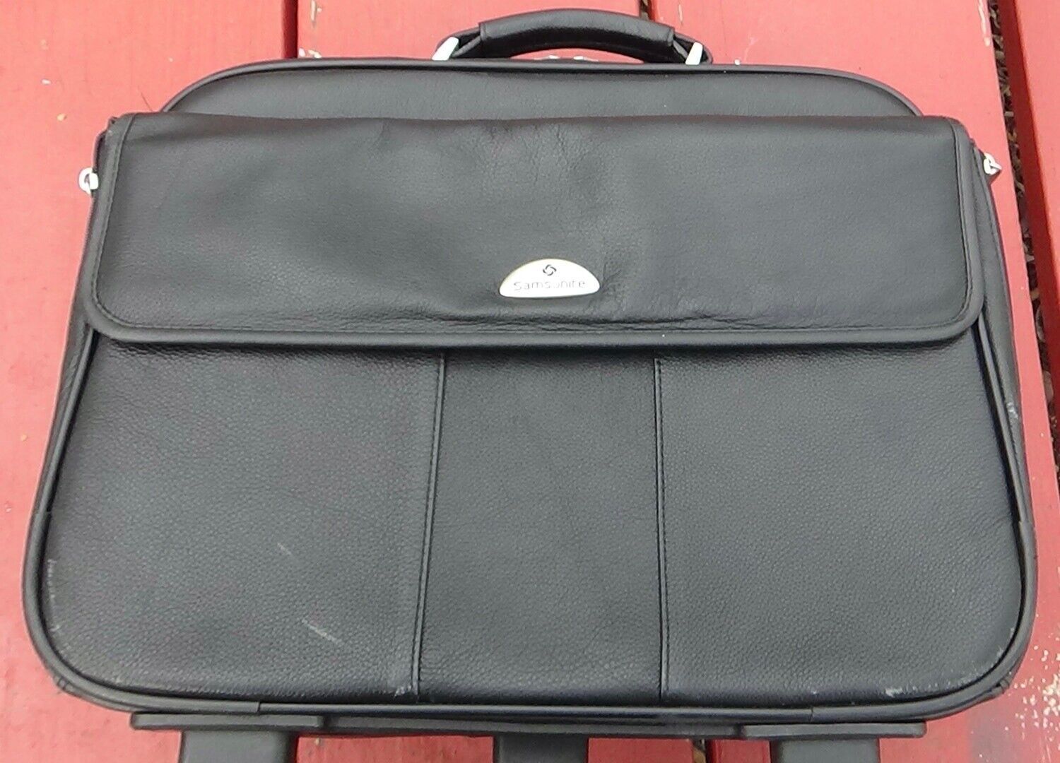 Primary image for Samsonite Black Leather Messenger Laptop Computer Bag Luggage