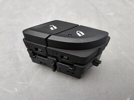 OEM 2017-2023 Chevy Equinox  Power Door Lock Unlock Right Switch 26200593 - $267.67 MXN