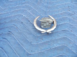 1976 ELDORADO SIDE WREATH &amp; SHIELD ORNAMENT EMBLEM OEM USED ORIGINAL GM ... - €58,47 EUR