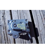 1963 63 Chrysler 4D RH PS Front Door Latch OEM Newport New Yorker 300 19... - €116,25 EUR 1963 63 Chrysler 4D RH PS Front Door Latch OEM Newport New Yorker 300 19... - €116,25 EUR