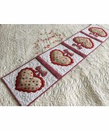 Quilted Mothers Day table runner, Valentines quilt, Burgundy hearts bed ... - $121.14 CAD