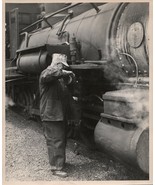 Baldwin Locomotive 4768 Being Oiled In Preparation For Todays Run 8 x 10... - £9.94 GBP