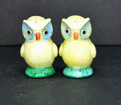 Vintage Set Of Ceramic Shiny Yelllowish Green Owls Salt And Pepper Shakers  - £11.92 GBP
