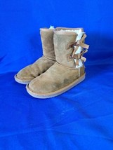 Koolaburra By Ugg Girls Victoria Short Boot w/Bows Us Size 2 Suede Brown - £11.75 GBP