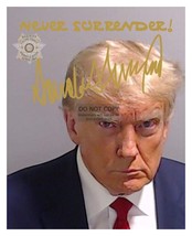 President Donald Trump Mugshot Gold Autograph Never Surrender! 8X10 Photo - £6.67 GBP