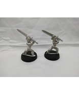 Set Of (2) Void Berserkers Females Metal Miniatures - $333.40 MXN