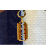 18K Yellow Gold Safety Razor Blade Charm 1.73g Fine Jewelry Enamel Pendant - £179.03 GBP