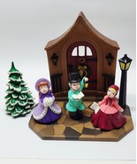 Cute Vintage Holland Mold Ceramic Christmas Tree House, Tree, 3 Carolers... - $1,448.75 MXN