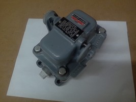 (NEW) CUTLER HAMMER 10250H1944A PB OPER. STATION / LOCKABLE MOMENTARY ST... - $138.86 CAD