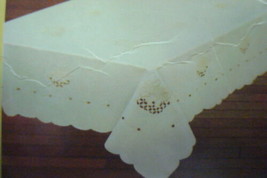 FANCO Tablecloth 60x90 Cluster Flowers Cream, New, Laced And Embroidered... - $926.76 MXN