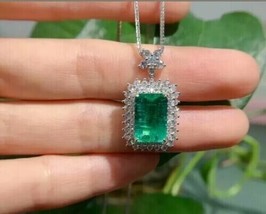 2.50Ct Finto Verde Smeraldo e Diamante Ciondolo Collana 14K Placcato Oro Bianco - £41.72 GBP