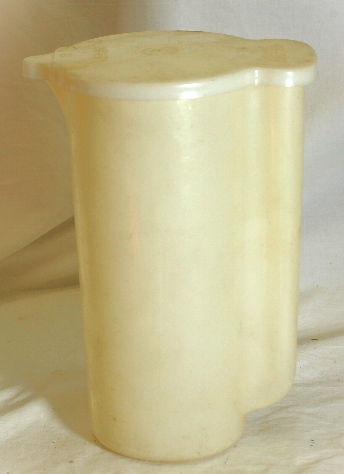 Tupperware Drink Pitcher Flip-Top Lid 2 Quart USA 129-1 - $16.82