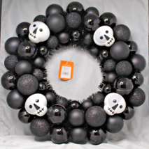 Halloween Wreath Shatterproof Bulbs &amp; Skulls Hyde &amp; Eek Black 17 Inches Decor - £16.61 GBP