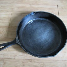 SK D Cast Iron Skillet No. 8 2 Notch Pour - Unbranded - Needs Seasoning ... - £43.76 GBP