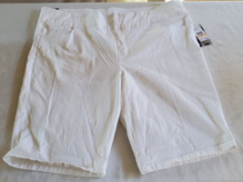 NWT Gloria Vanderbilt Vintage White Amanda Bermuda Shorts Size 24 Pullon... - £16.83 GBP